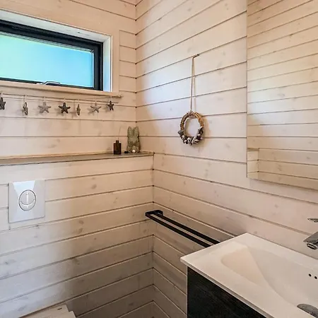 3 Bedroom Beautiful In Prázdninový dům